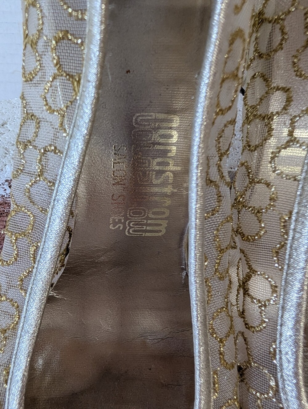 Vintage Shoes Gold Mesh Mid-Heel Pumps - Women's Dress Shoes Sz 7 - Picture 7 of 10